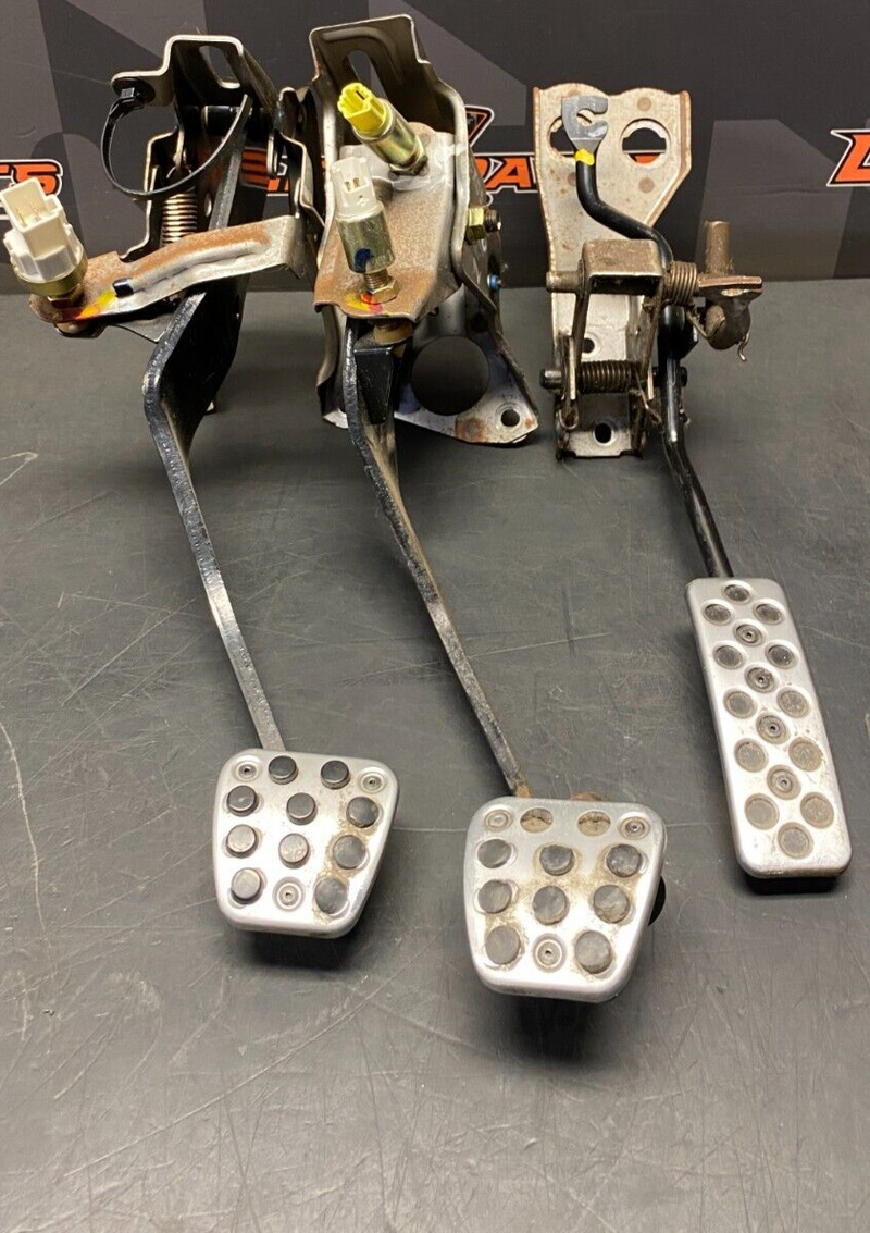 2004 HONDA S2000 AP2 OEM PEDAL SET GAS PEDAL BRAKE PEDAL CLUTCH PEDAL USED