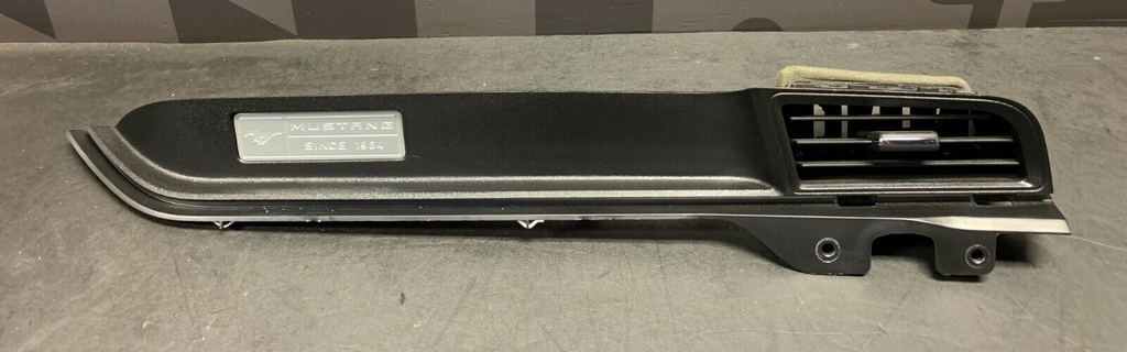 2017 FORD MUSTANG GT COUPE OEM PASSENGER DASH PANEL BADGE EMBLEM