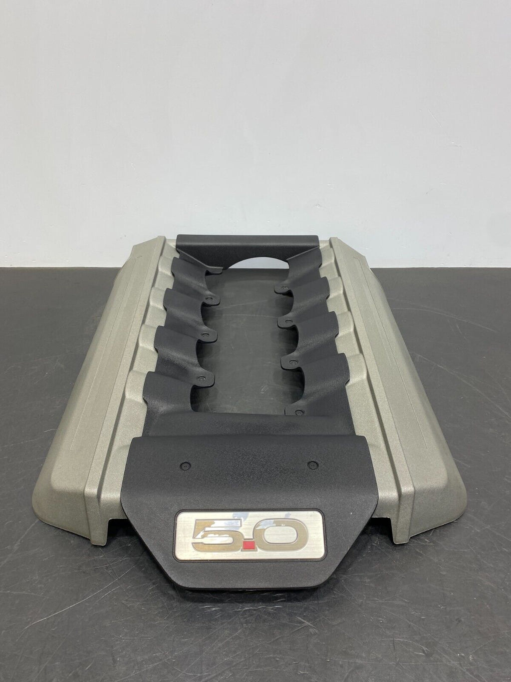 2015 FORD MUSTANG GT OEM UPPER ENGINE COVER FUEL RAIL COVER USED