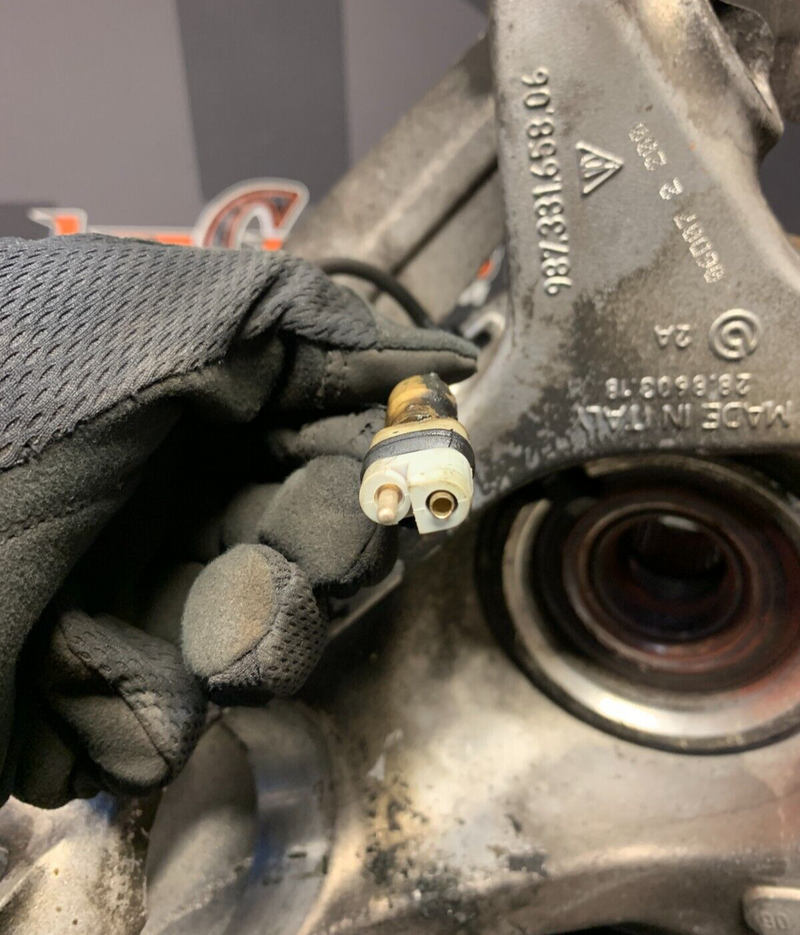 2006 PORSCHE CAYMAN S OEM PASSENGER REAR HUB KNUCKLE