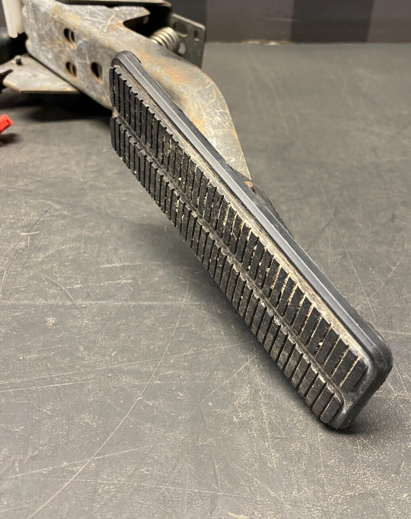 1999 CORVETTE C5 CONV OEM GAS PEDAL USED