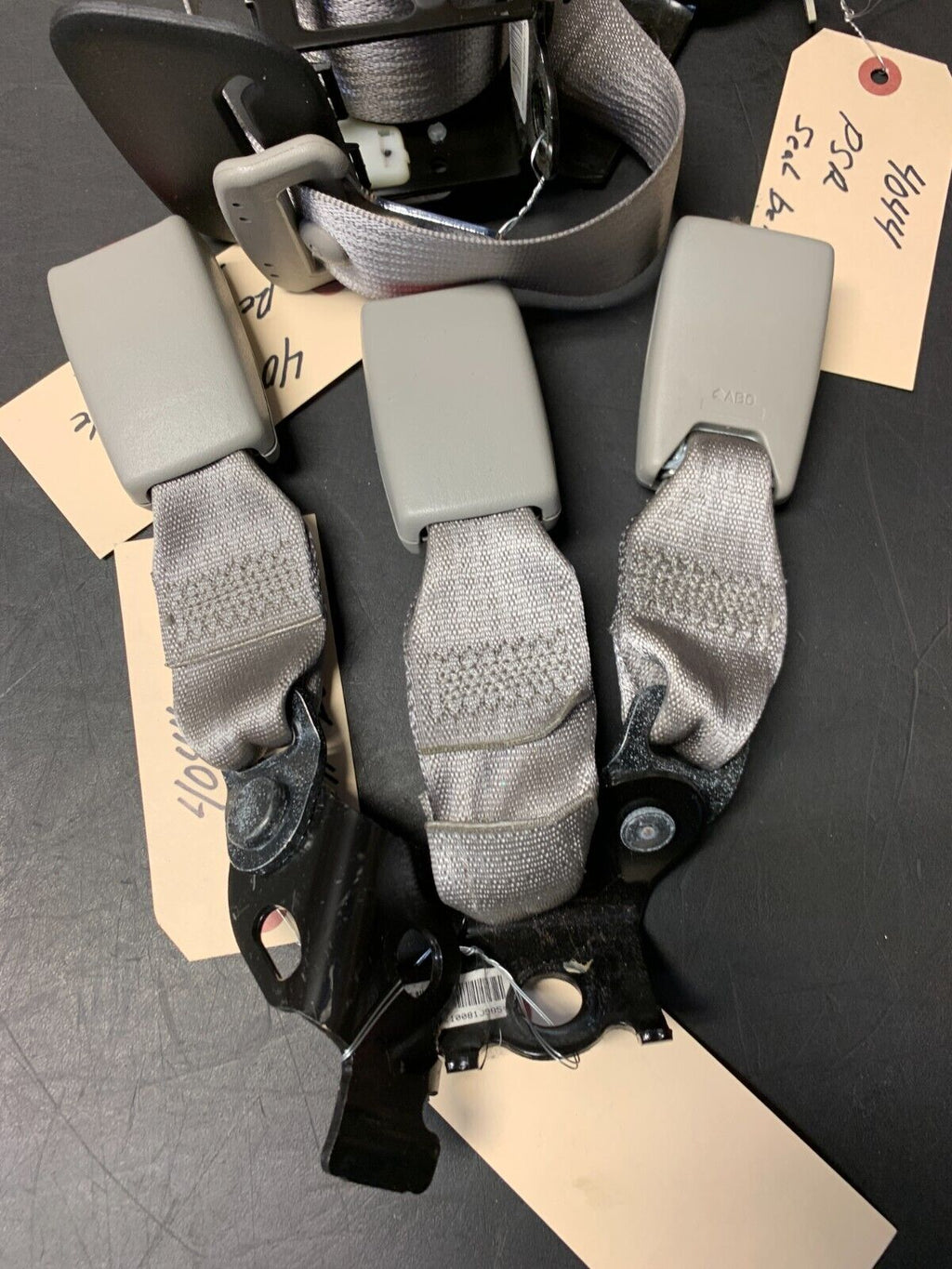 2010 CADILLAC CTSV CTS-V REAR SEAT BELT SET CENTER WITH RECEIVERS USED OEM