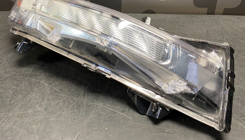 2018 FORD MUSTANG GT OEM PP1 PASSENGER RH DRL LIGHT FOG LIGHT USED