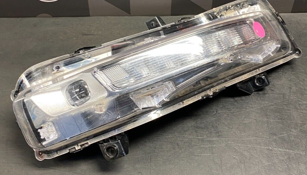 2019 FORD MUSTANG GT BULLITT OEM PASSENGER RH DRL FOG LIGHT ASSEMBLY USED