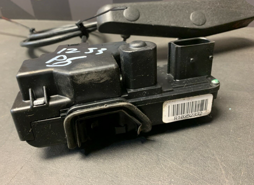 2005 CORVETTE C6 OEM PASSENGER DOOR LOCK ACTUATOR