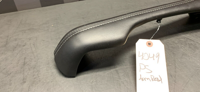 2018 DODGE CHALLENGER 392 T/A OEM PASSENGER DOOR PANEL ARM REST