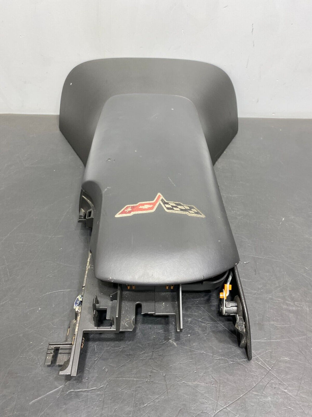 2006 CORVETTE C6 OEM CENTER CONSOLE ARM REST WITH FLAG COVER USED