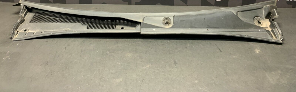 2011 CADILLAC CTS-V CTS V SEDAN OEM windshield wiper cowl