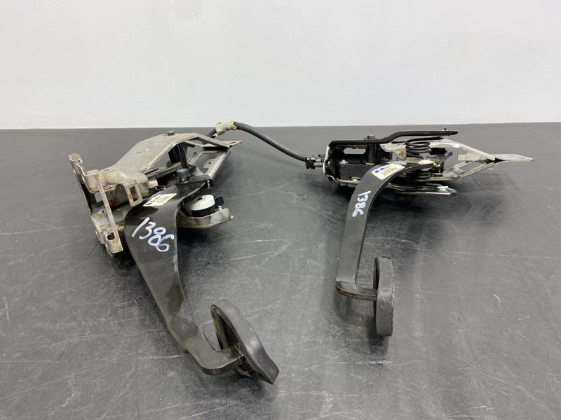 2010 CAMARO SS COUPE OEM MANUAL BRAKE CLUTCH PEDAL ASSEMBLY PAIR USED