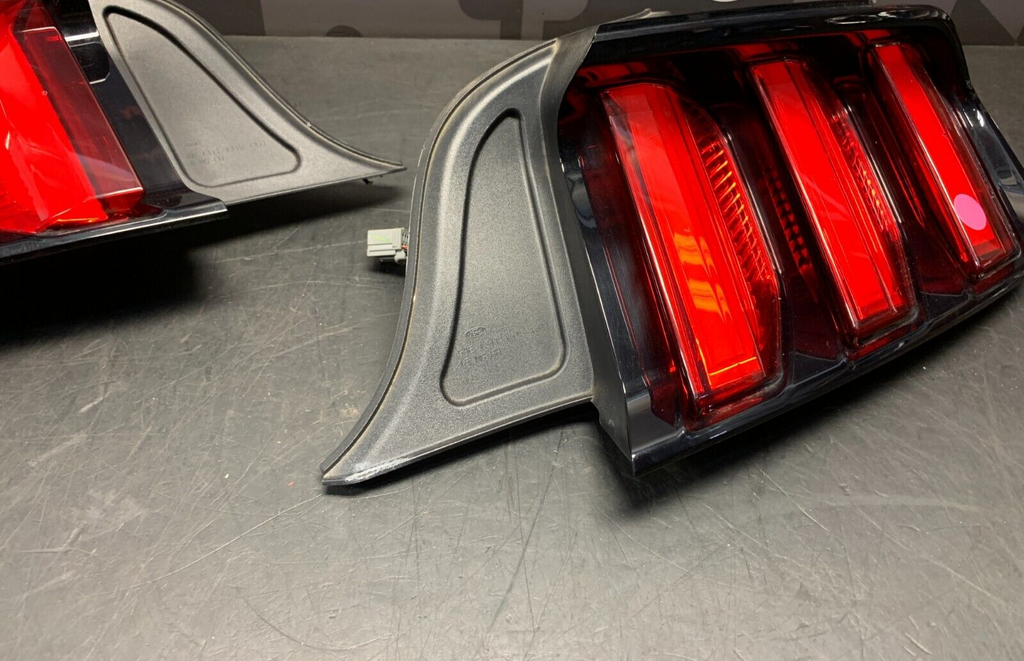 2017 FORD MUSTANG GT OEM TAIL LIGHTS PAIR USED