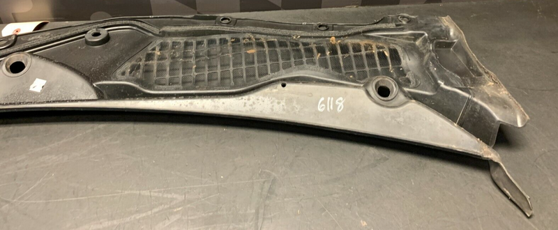 2018 FORD MUSTANG GT OEM WINDSHIELD WIPER COWL