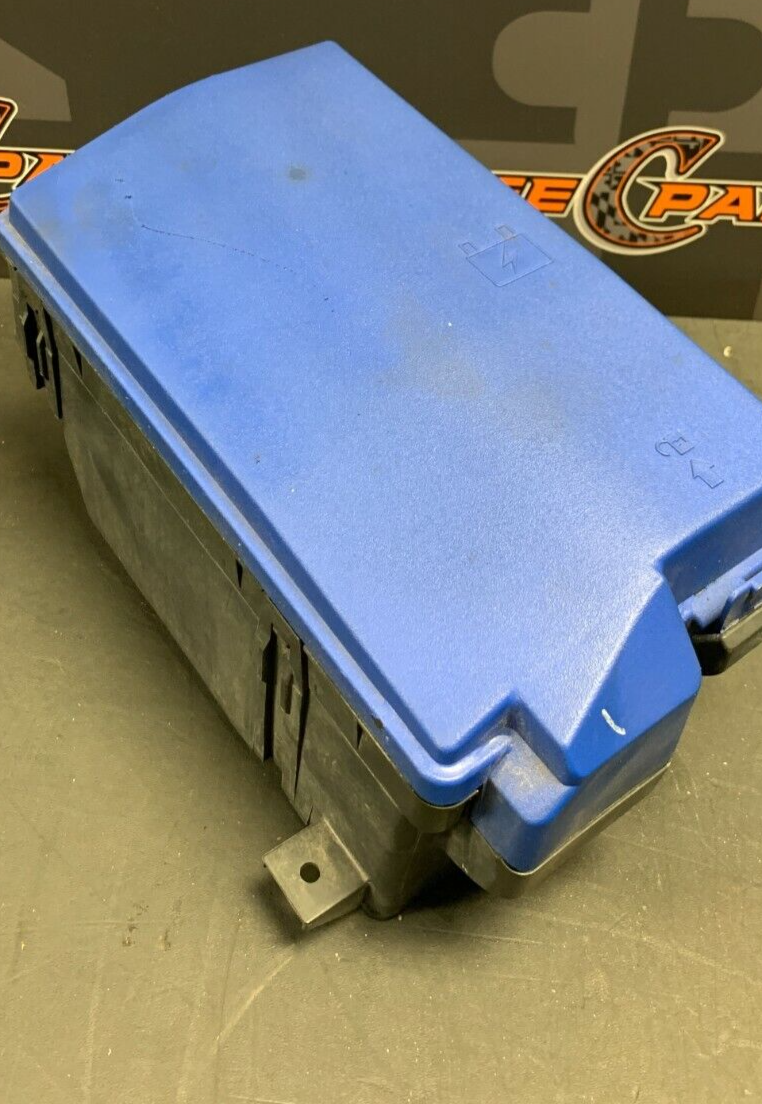 2011 CAMARO SS OEM ENGINE BAY FUSE BOX
