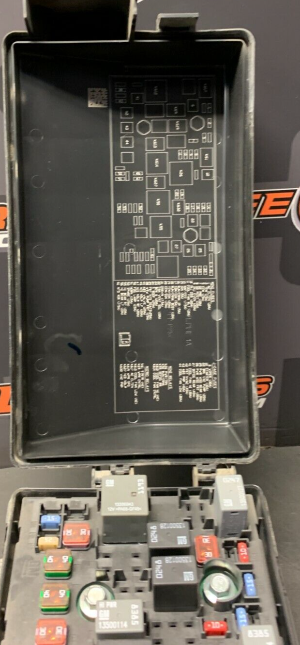 2010 CAMARO SS OEM ENGINE BAY FUSE BOIX PANEL
