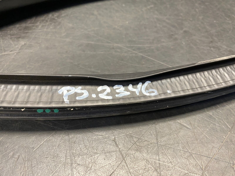2004 PORSCHE 911 GT3 OEM PASSENGER RH DOOR WEATHER STRIP SEAL USED **CAR SIDE**