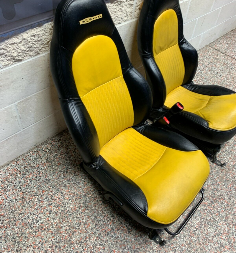 2001 CORVETTE C5 Z06 FRONT SEATS W/ YELLOW COVERS