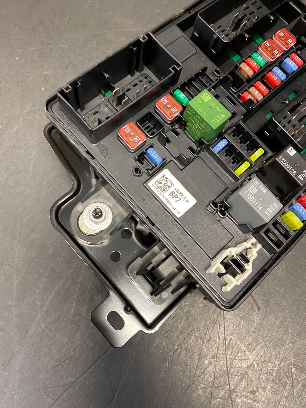 2015 CHEVROLET SS SEDAN OEM TRUNK FUSE BOX USED