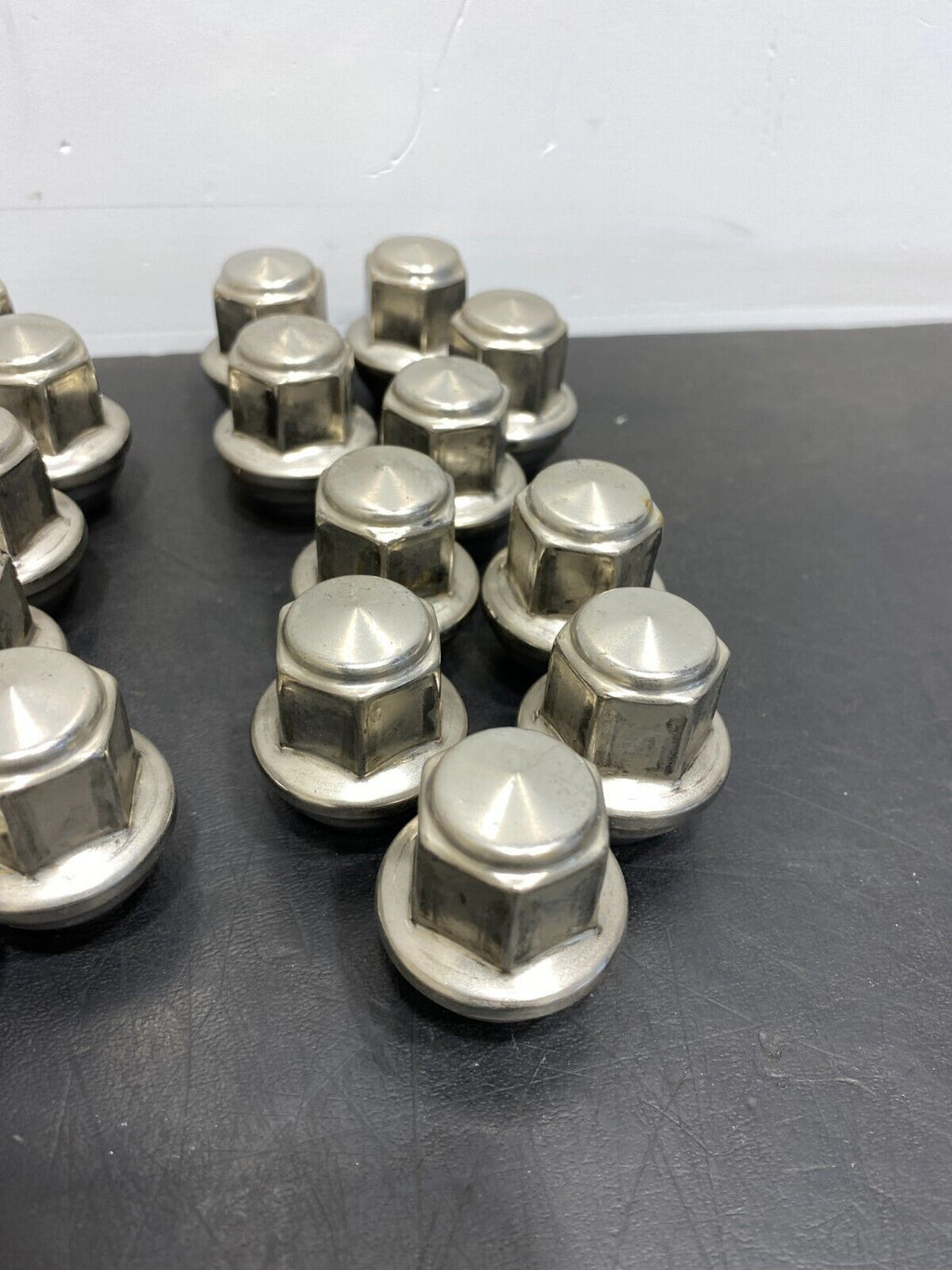 2021 FORD MUSTANG GT OEM FULL LUG NUT SET (20) USED