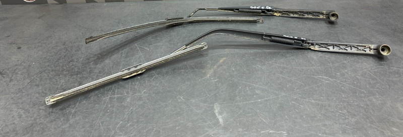 2008 MITSUBISHI EVOLUTION X OEM WINDSHIELD WIPER ARMS BLADES USED