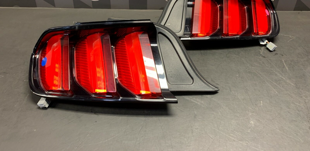 2015 FORD MUSTANG GT OEM DRIVER PASSENGER TAIL LIGHTS