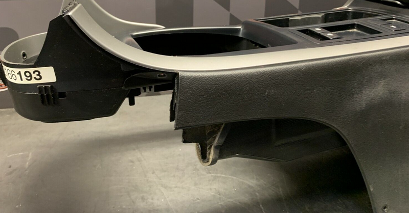2004 PONTIAC GTO OEM CENTER CONSOLE