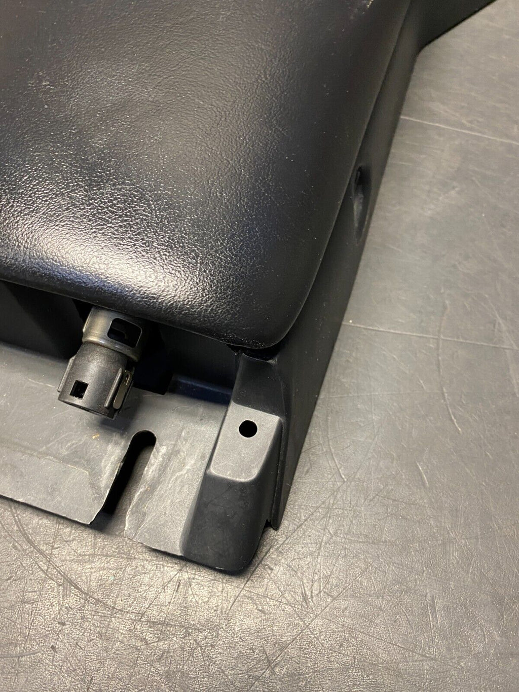 2001 CORVETTE C5 Z06 OEM CENTER CONSOLE ARM REST WITH LID BLACK USED