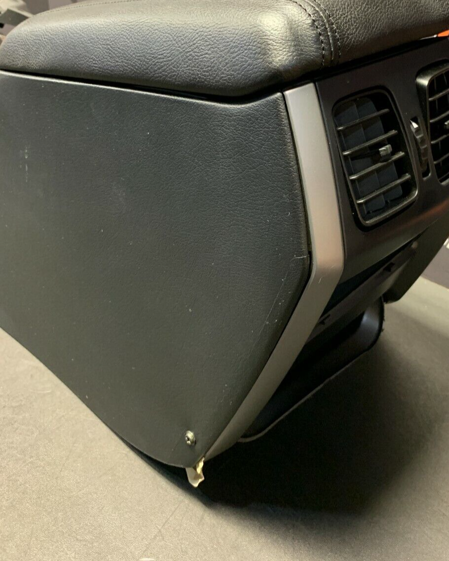 2004 PONTIAC GTO OEM CENTER CONSOLE