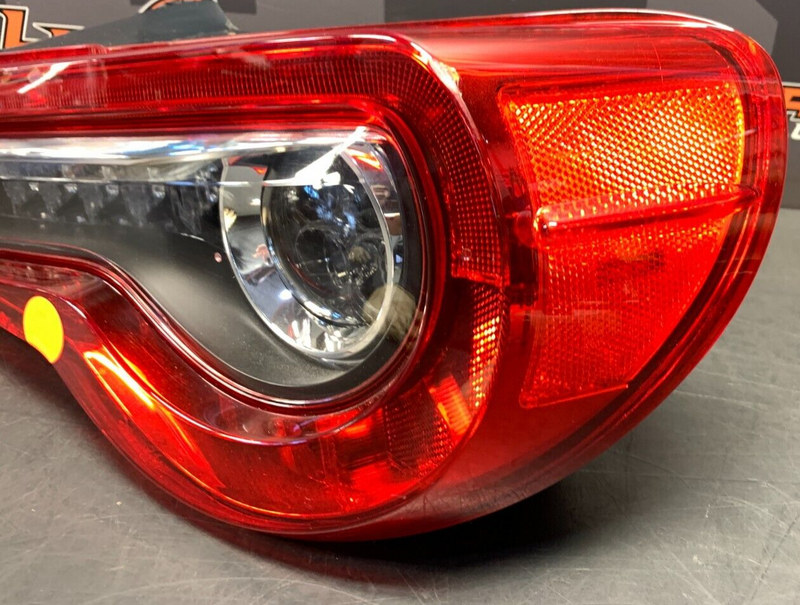 2018 SUBARU BRZ TS OEM PASSENGER RH LED TAIL LIGHT -CRACKED LENSE, NEEDS FIXED-