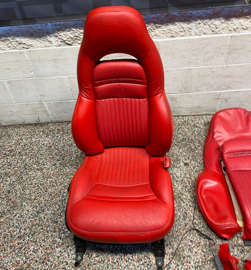 2001 CORVETTE C5 OEM PASSENGER SEAT WITH DRIVER SEAT COVERS USED **READ**