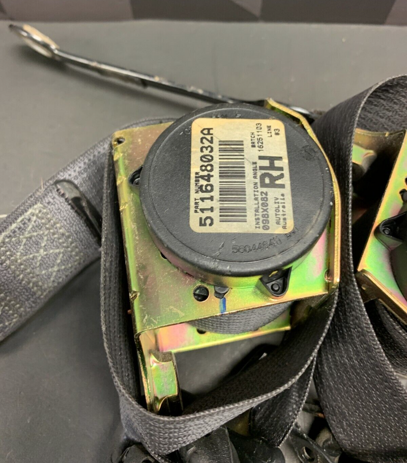 2004 PONTIAC GTO OEM DRIVER PASSENGER FRONT SEAT BELTS