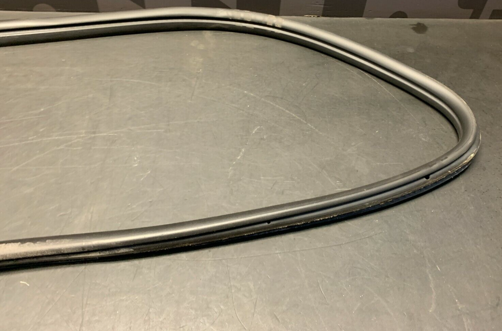 2006 PORSCHE CAYMAN S 987 OEM PASSENGER DOOR WEATHER STRIP SEAL GASKET