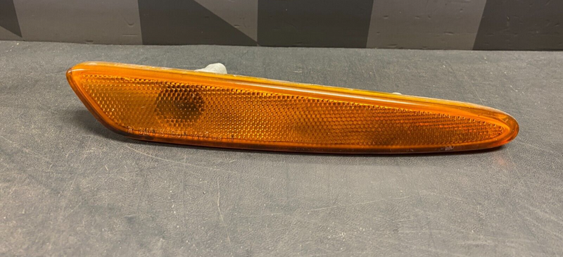 2010 CORVETTE C6 OEM PASSENGER RH FRONT YELLOW REFLECTOR USED 53k