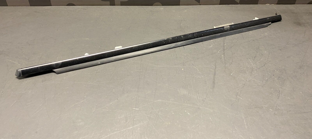 2007 HONDA S2000 AP2 OEM PASSENGER RH DOOR WINDOW REVEAL MOLDING USED