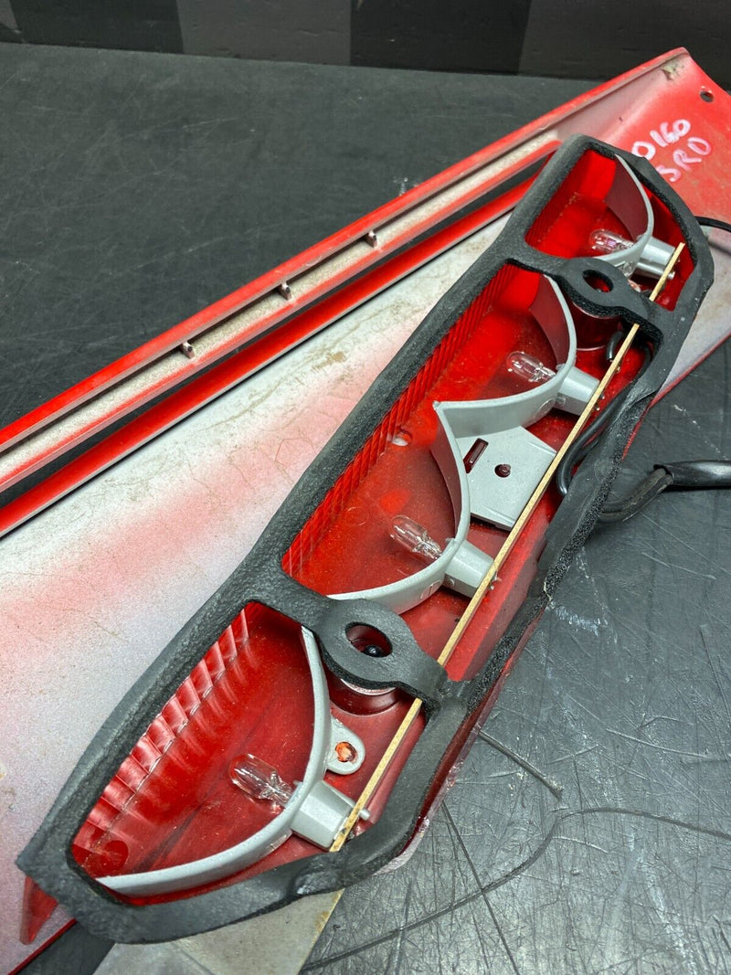 1996 DODGE VIPER RT/10 OEM THIRD BRAKE LIGHT WITH TRIM PANEL COMBO USED
