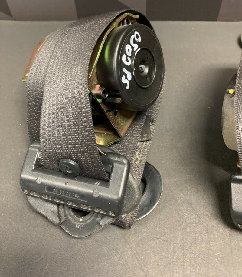 2004 PONTIAC GTO OEM DRIVER PASSENGER FRONT SEAT BELTS