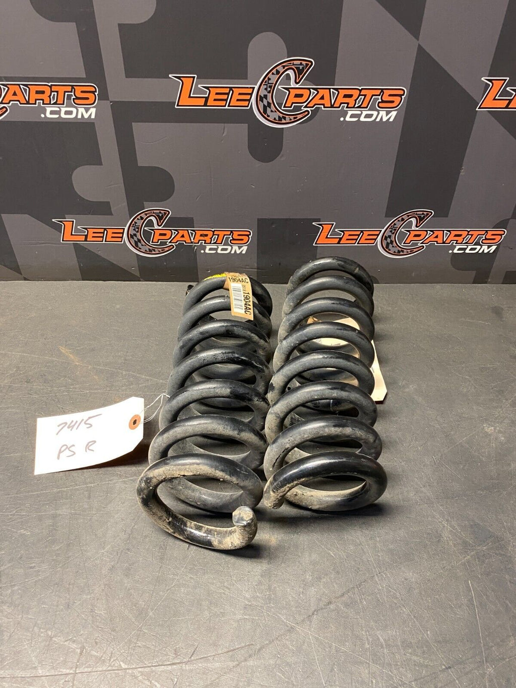 2018 DODGE CHALLENGER HELLCAT OEM REAR COIL SPRING ASSEMBLIES PAIR DR PS USED