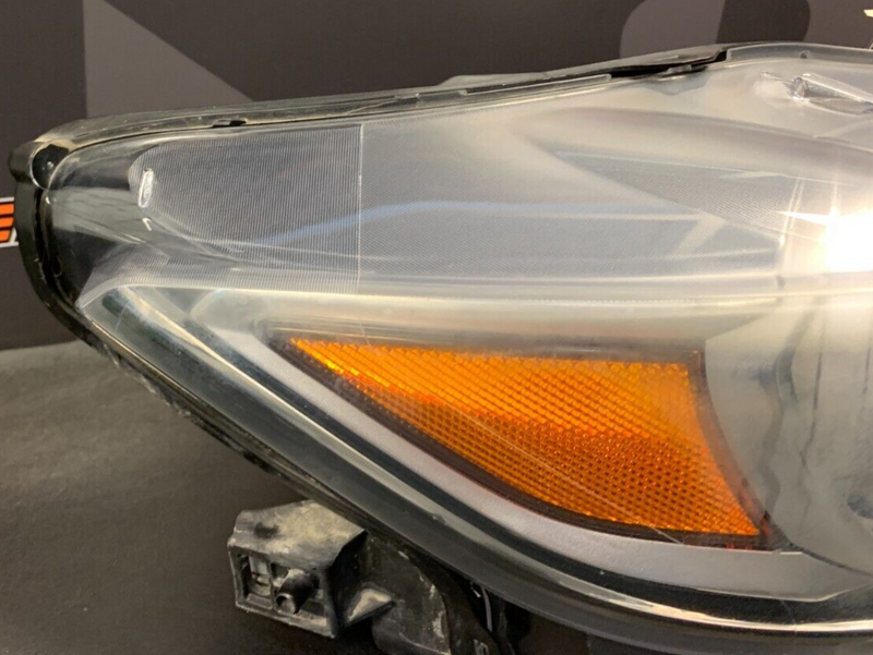 2018 FORD MUSTANG GT OEM RH PASSENGER HEADLIGHT -CRACKED LENSE-