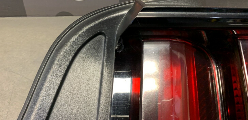 2015 FORD MUSTANG GT OEM RH PASSENGER TINTED TAIL LIGHT -CRACKED-