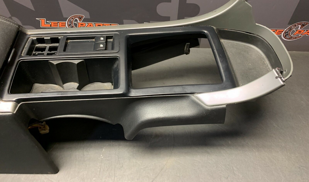 2004 PONTIAC GTO OEM CENTER CONSOLE -DAMAGED REAR CUBBY-