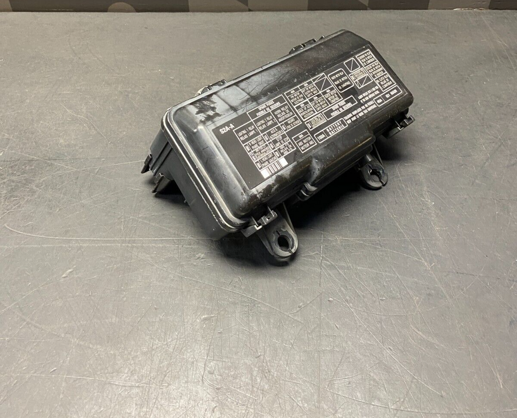 2001 HONDA S2000 AP1 OEM PASSENGER RH ENGINE BAY MAIN FUSE BOX WITH LID USED