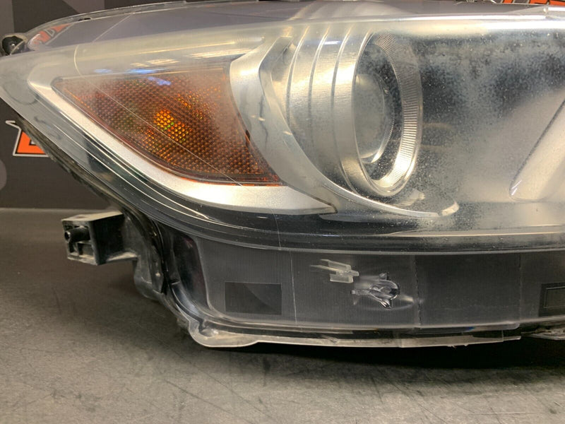 2018 FORD MUSTANG GT OEM RH PASSENGER HEADLIGHT -CRACKED LENSE-
