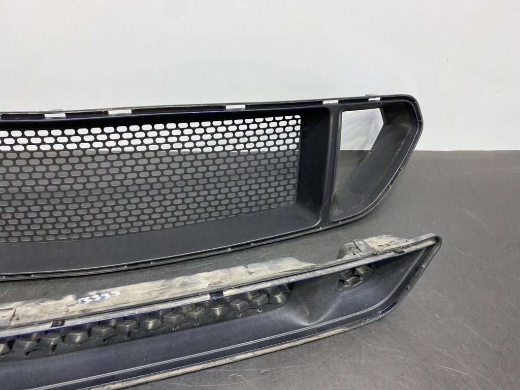 2016 FORD MUSTANG GT OEM UPPER AND LOWER FRONT BUMPER GRILL PAIR USED