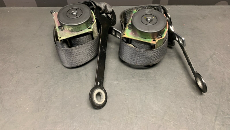 2004 PONTIAC GTO OEM DRIVER PASSENGER FRONT SEAT BELTS
