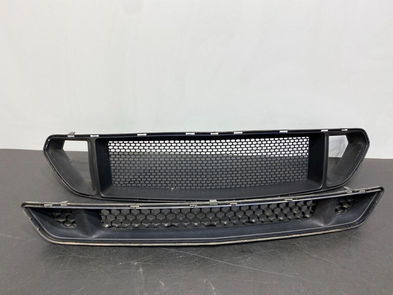 2016 FORD MUSTANG GT OEM UPPER AND LOWER FRONT BUMPER GRILL PAIR USED