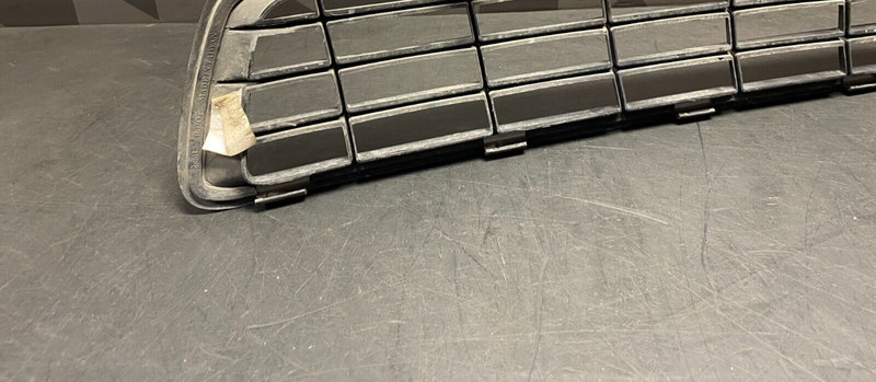 2011 CAMARO SS OEM  LOWER FRONT BUMPER GRILL ASSEMBLY USED