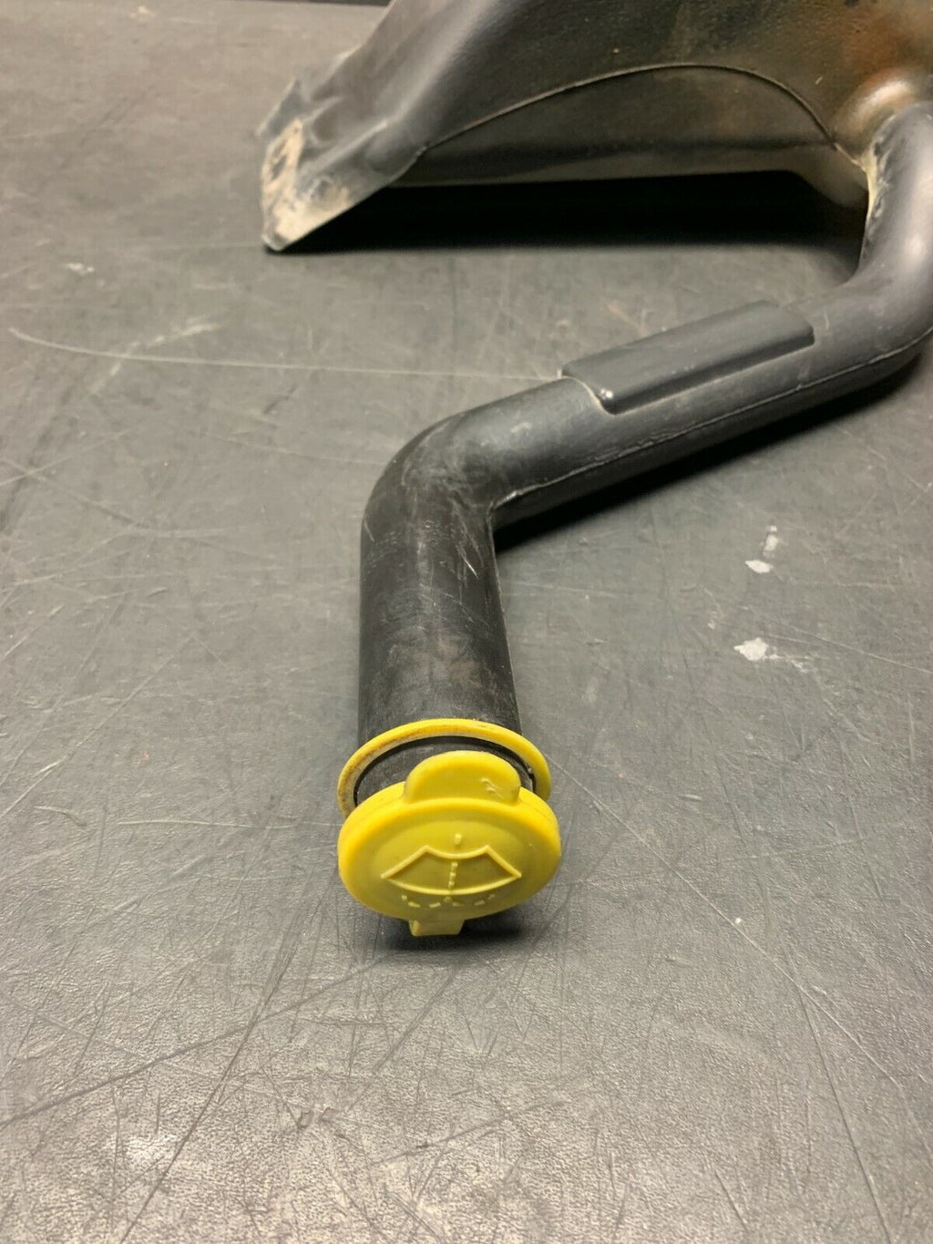 2005 PONTIAC GTO OEM WINDSHIELD WIPER WASHER RESERVOIR BOTTLE TANK