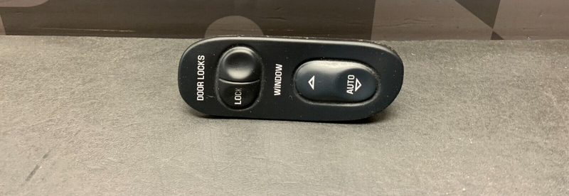 2001 CORVETTE C5 OEM PASSENGER WINDOW SWITCH WITH MEMORY USED