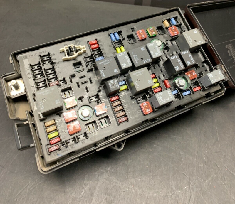 2015 CHEVROLET CAMARO SS 1LE OEM ENGINE BAY FUSE BOX PANEL