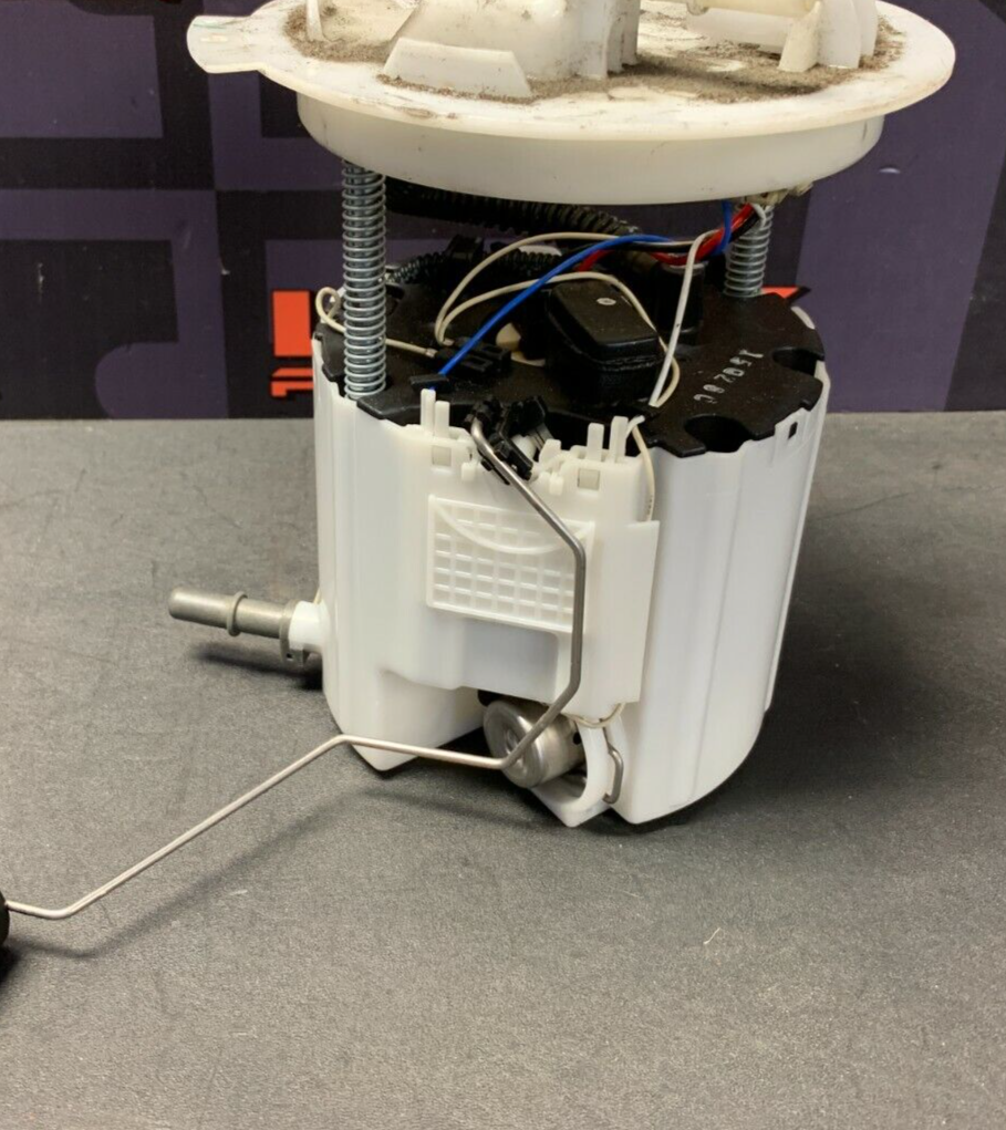 2015 CHEVROLET CAMARO SS OEM FUEL PUMP W HANGER HOUSING