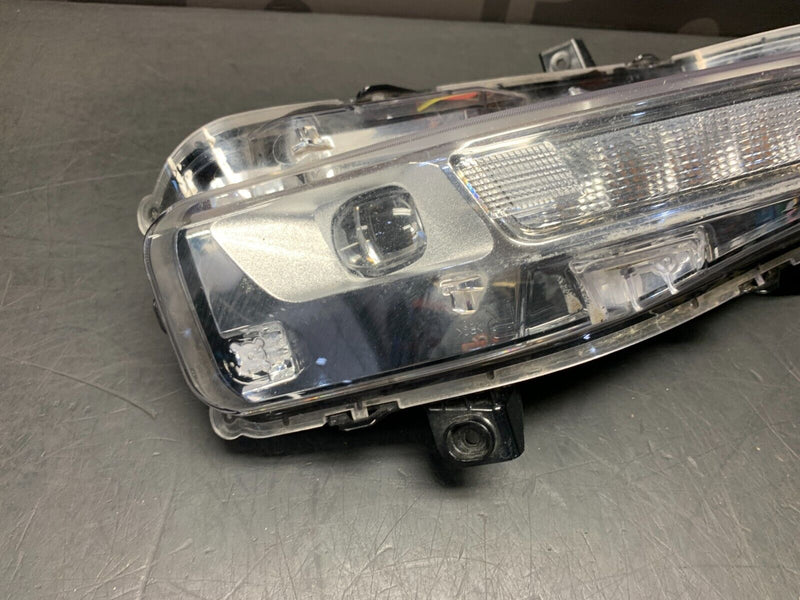 2019 FORD MUSTANG GT OEM PASSENGER RH OEM FOG LIGHT DRL USED