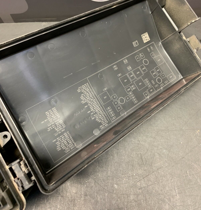 2015 CHEVROLET CAMARO SS 1LE OEM ENGINE BAY FUSE BOX PANEL